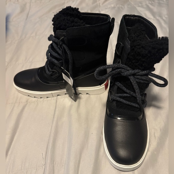 Sorel Women's Joan of Arctic Leather & Suede Winter Boot Black Sea Salt, US 8.5 - Picture 3 of 9